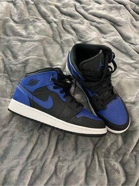 Air Jordan 1 Mid 'Royal' - Black & Royal Blue